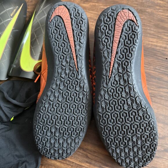 Nike Men’s Soccer Cleats Hypervenom Phelon II Firm Ground Bronze 9.5, Guards - Picture 8 of 9